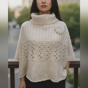 EUC Anthropologie Wool Beige/Cream Poncho Cape With Flower Pin!